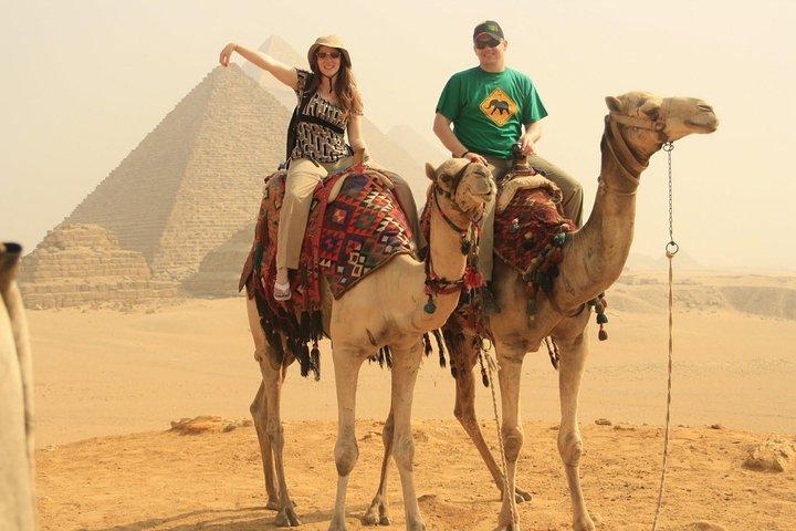 Excursion d'une journée aux pyramides de Gizeh avec balade en chameau et musée égyptien au Caire
