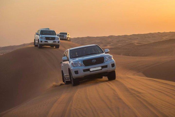 Privé - Kameeltochten in Dubai met Morning Dune Bashing en Sand Boarding