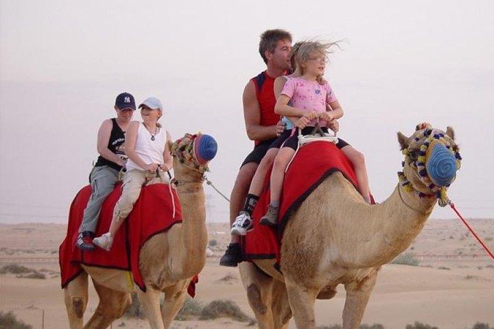 Privé - Kameeltochten in Dubai met Morning Dune Bashing en Sand Boarding
