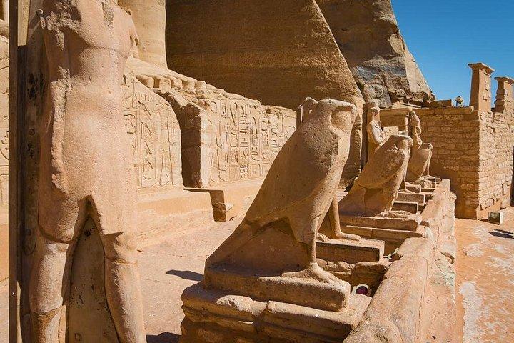 Tour di condivisione di Abu Simbel da Assuan