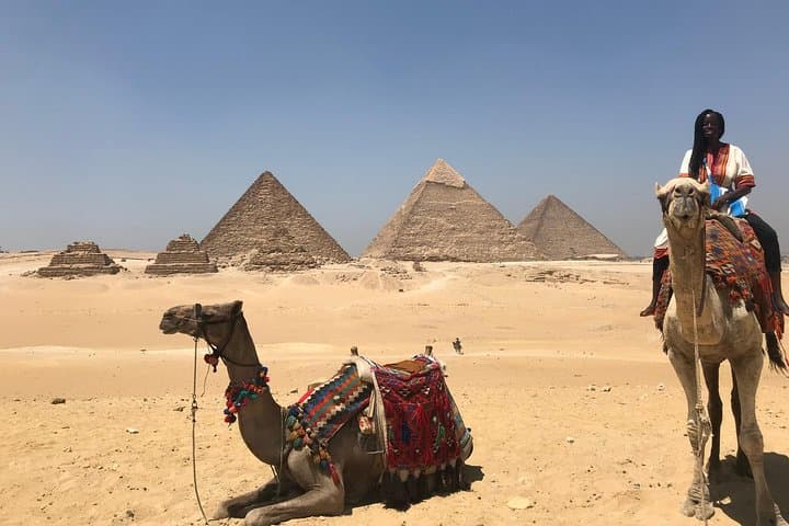 Sightseeing Day Tour to Pyramids, Egyptian Museum and Bazaar from Giza or Cairo