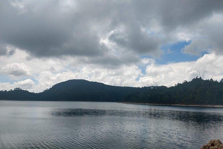 エルチフロン滝とモンテベロ湖国立公園の日帰り旅行