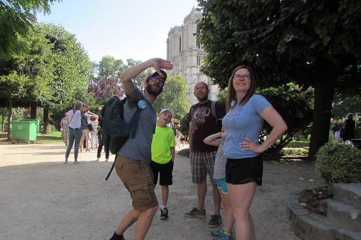 Private History Walking Tour i Paris for Teens & Family