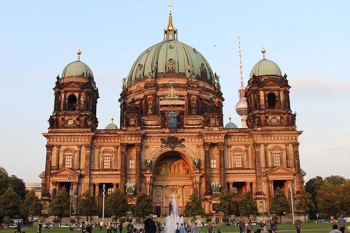 City Tour privado de 4 horas por Berlín con conductor y guía oficial con recogida en el hotel