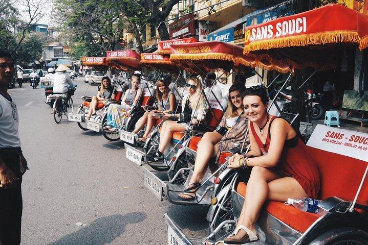 (5 horas) Tour especial 3 en 1: Cyclo, Street Food Tour y Foot Spa