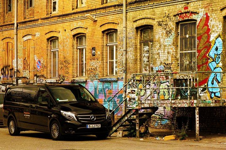 4 uur durende graffiti-privérondleiding door de stad met voertuig- en fotograafgids