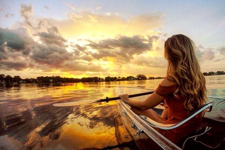 Excursão ao pôr do sol de caiaque claro pela cadeia de lagos de Winter Park