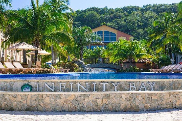 Roatan Infinity Bay Private Beach Resort Tagespass