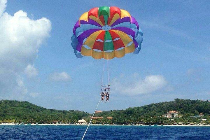 Roatan Parasailing, Reef Snorkel & Beach Combo