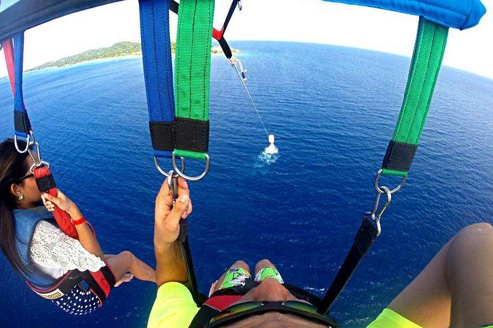 Roatan Parasailing, Reef Snorkel & Beach Combo
