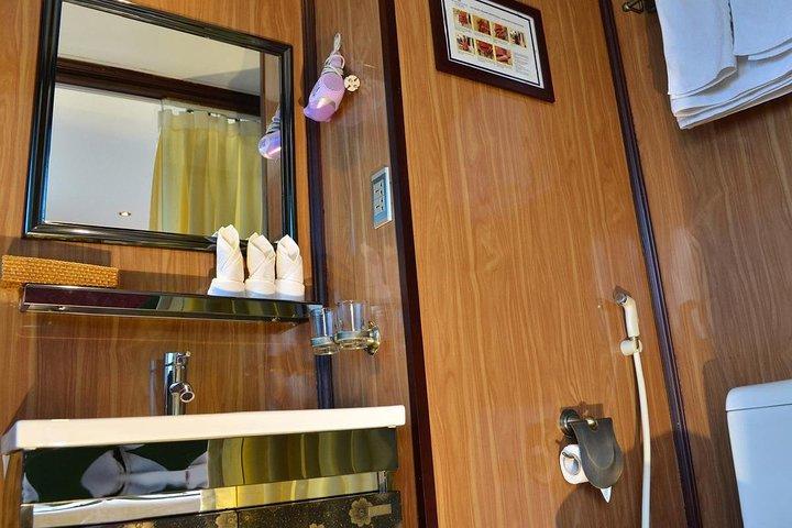 Bai Tu Long bay Boutique Cruise 2D / 1N：カヤック、自然のままの場所での水泳