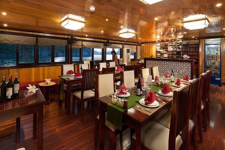 Bai Tu Long bay Boutique Cruise 2D / 1N：カヤック、自然のままの場所での水泳