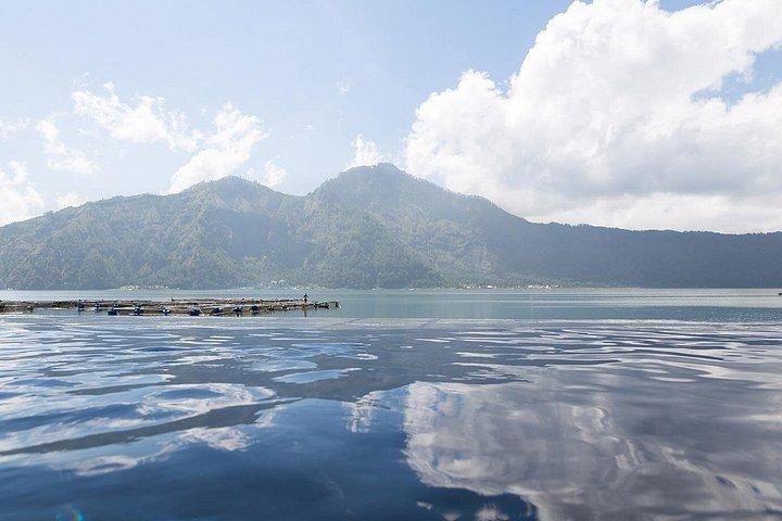 プライベートツアーでめぐる火山のバトゥール山トレッキング。天然温泉付き。日帰り。