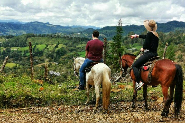 Private Tour to Guatape+Horse Ride+El Peñol Rock: From Medellin