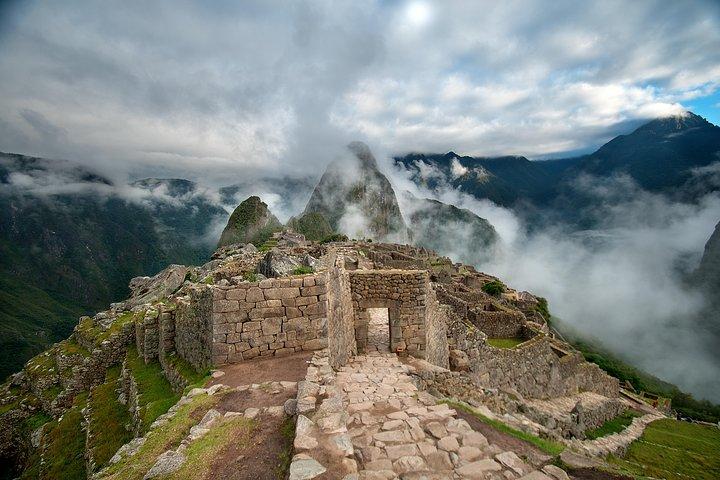 Private Sacred Valley & Machu Picchu with Vistadome Train