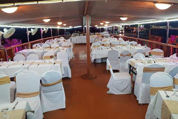 Crociera in Dhow con cena al porto turistico