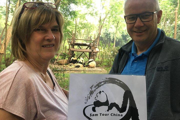 Private halbtägige Tour durch das Panda-Zuchtzentrum Chengdu mit optionaler Freiwilligenarbeit