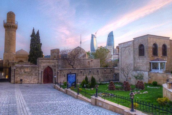 Passeio pela cidade velha de Baku