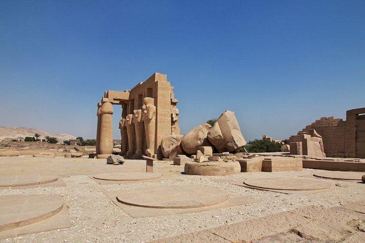 Luxor bezoekt dagelijks het Howard Carter House en de Ramesseum-tempel