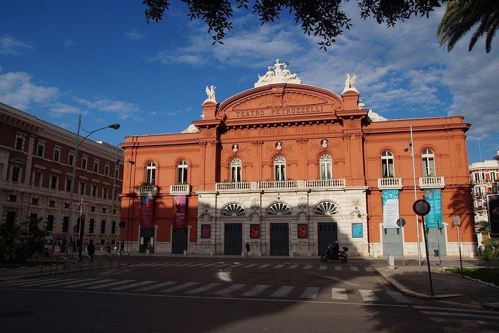 Discover Bari : 旧市街、歴史的建造物、海岸遊歩道