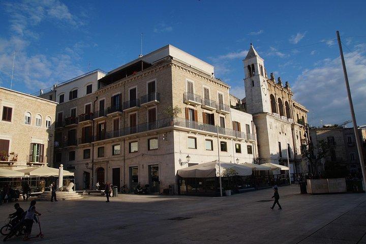 Discover Bari : 旧市街、歴史的建造物、海岸遊歩道