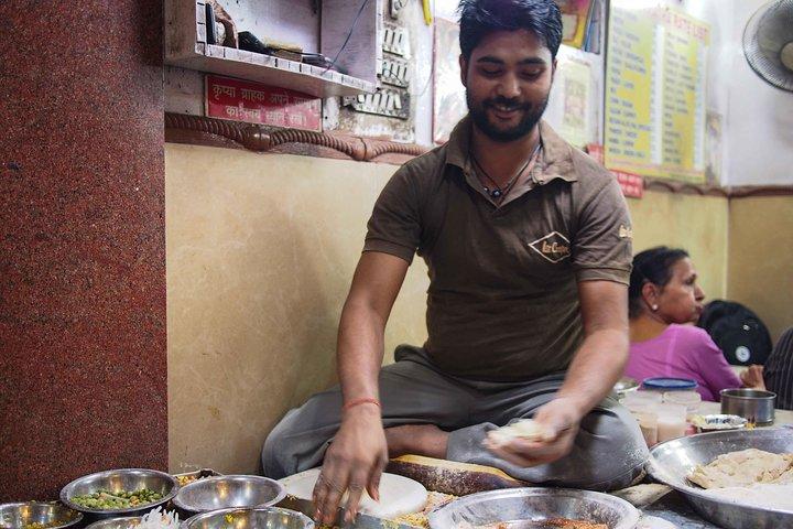 Apreciadores de Comida Atravessam Old Delhi