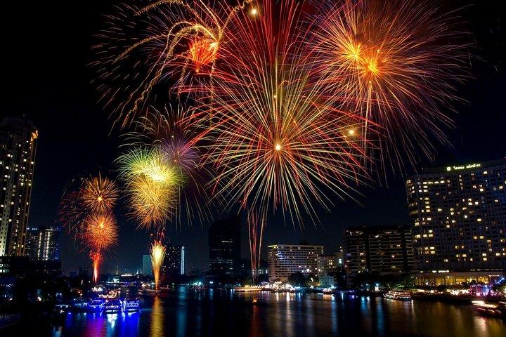 Neujahrsparty: Chao Phraya Princess Dinner Cruise mit Rücktransfer