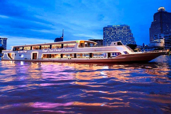 Neujahrsparty: Chao Phraya Princess Dinner Cruise mit Rücktransfer