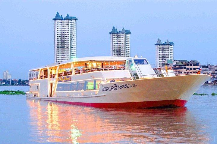 Neujahrsparty: Chao Phraya Princess Dinner Cruise mit Rücktransfer