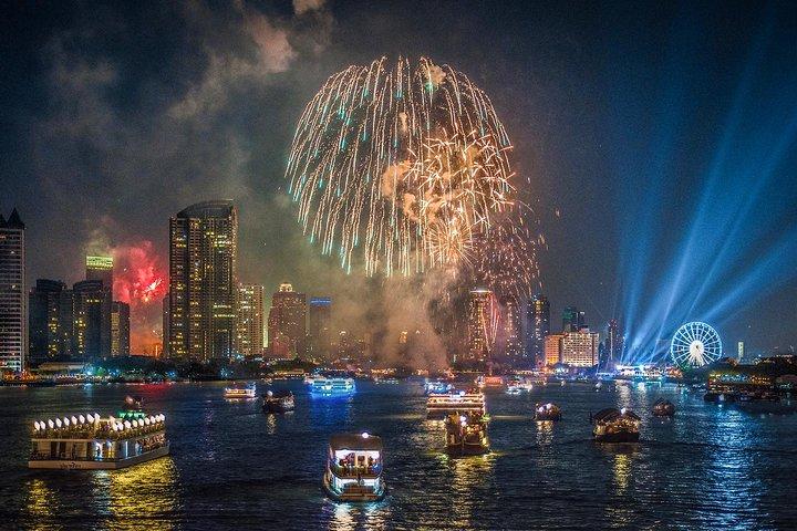 Nieuwjaarsfeest: Chao Phraya Princess Dinner Cruise met Return Transfer
