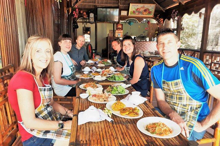 Hoi An Eco Tour Cooking Class & Fishing (mercado local, barco de cesta, aprender a cozinhar)