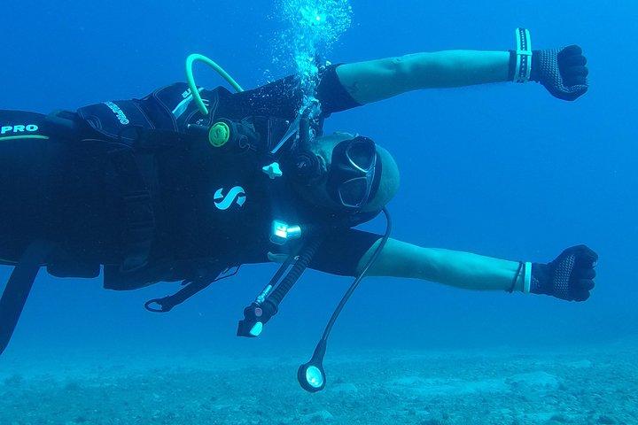 Prueba el buceo en Atenas Primera experiencia submarina con PADI