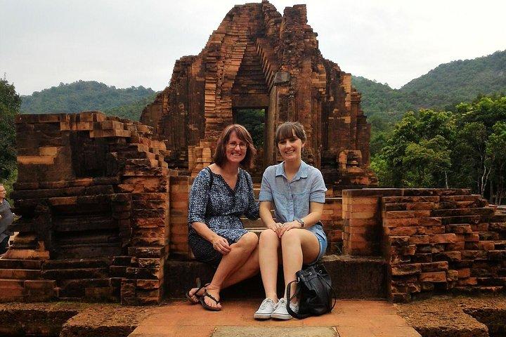 Título Original: Early Morning My Son Sanctuary Trip Champa Food & Café