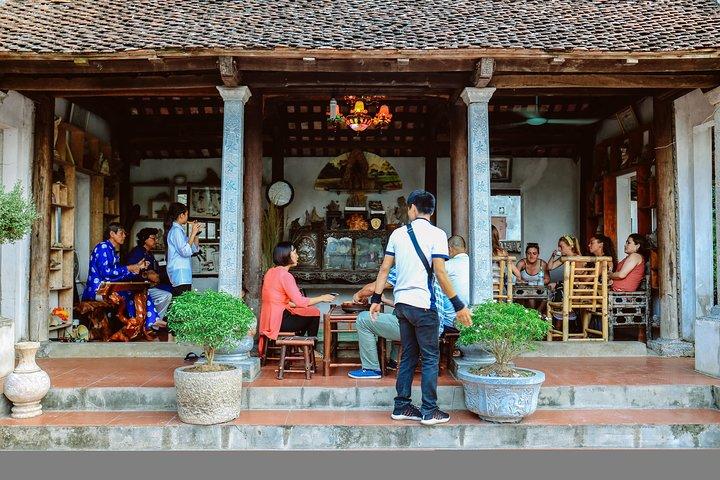 ニンビン1日旅行：MUA CAVEハイキング、トランアンボートトリップ-フォークミュージックショー