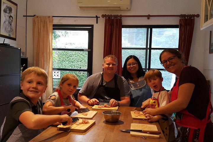 Private Thai Home Cooking Lesson (since 2004)