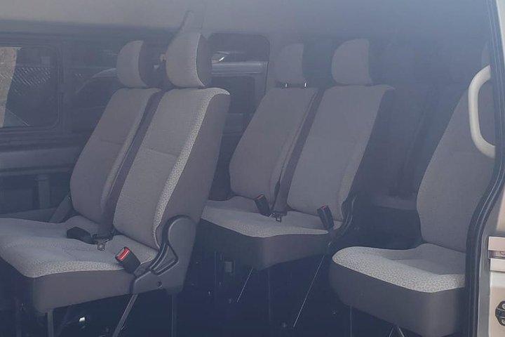 プライベートトランスファーMBJ空港-カップルズタワーアイルズ往復