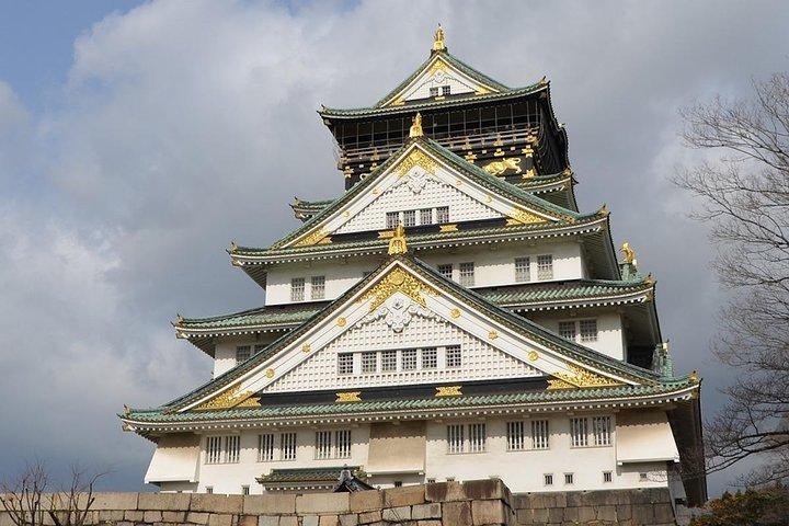 英語を話すドライバー付きの大阪市内のプライベートノアハイヤー