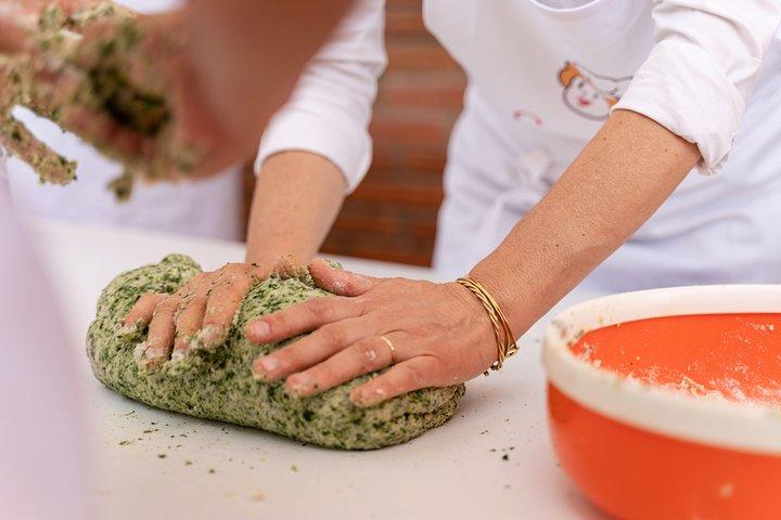 パスタの愛を共有：アレッツォの小グループパスタとティラミスクラス