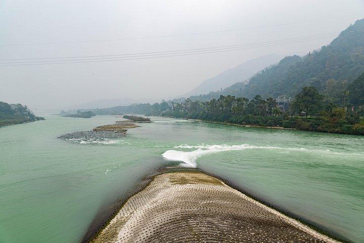 Private Day Tour: Dujiangyan Panda Base and Irrigation Project