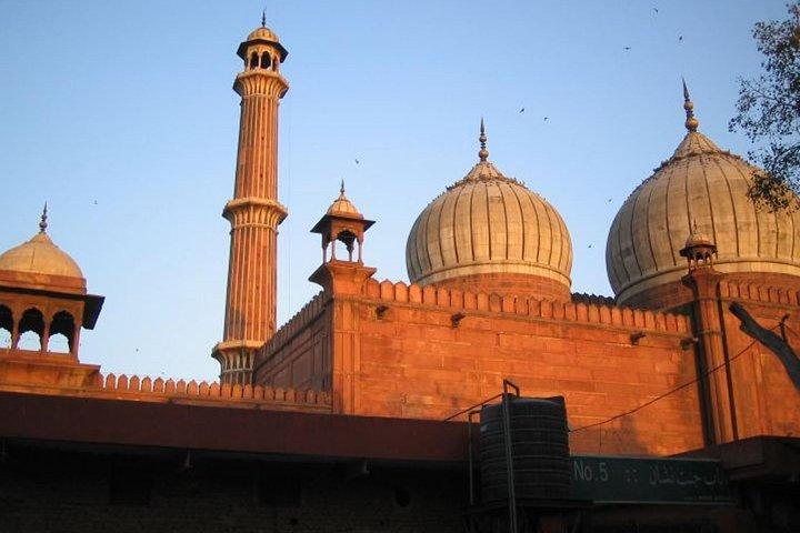Experience Agra Full day Sightseeing with Transports & Tour Guide