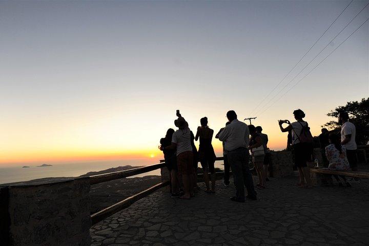 サントリーニ島 4時間プライベートカスタムガイドツアー