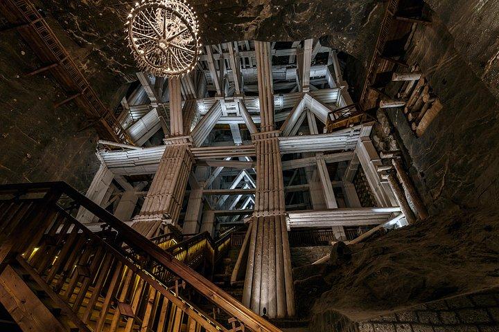 アウシュビッツ・ビルケナウとヴィエリチカ塩鉱山ガイド付き終日ツアー
