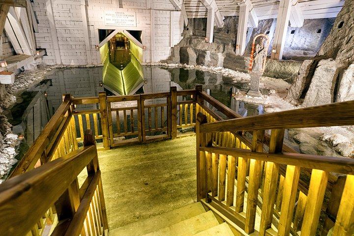 アウシュビッツ・ビルケナウとヴィエリチカ塩鉱山ガイド付き終日ツアー
