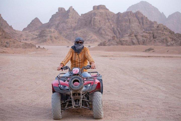 Quad ATVs自転車でシャルム・エルシャイフ砂漠サファリアドレナリンツアー