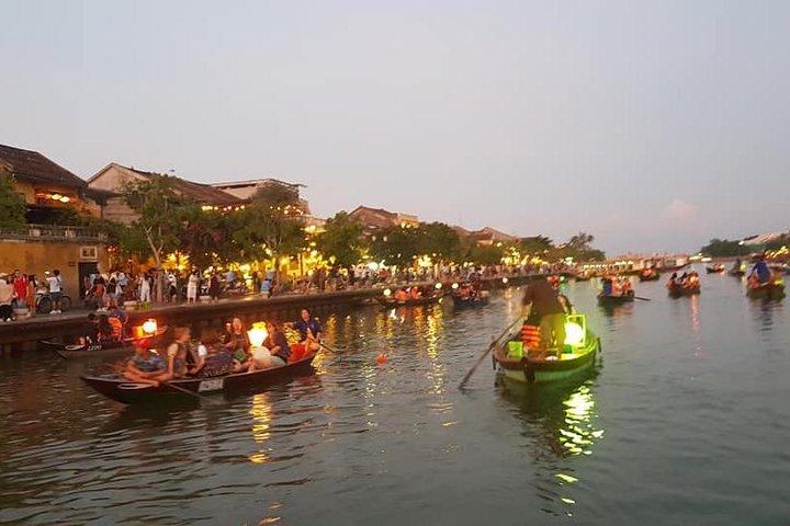Hoi An Ancient Town - Tour a piedi, Giro in barca con le lanterne, Mercato notturno