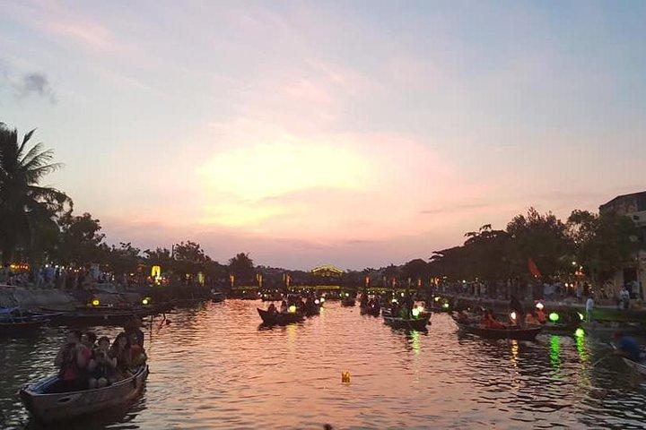 Hoi An Ancient Town - Tour a piedi, Giro in barca con le lanterne, Mercato notturno
