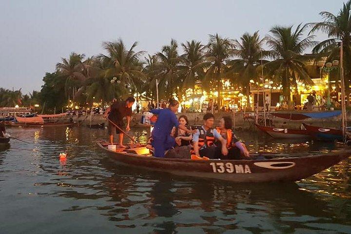 Hoi An Ancient Town - Tour a piedi, Giro in barca con le lanterne, Mercato notturno