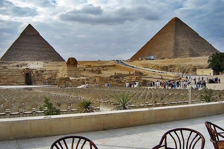 Kamelritt eller häst runt pyramiderna