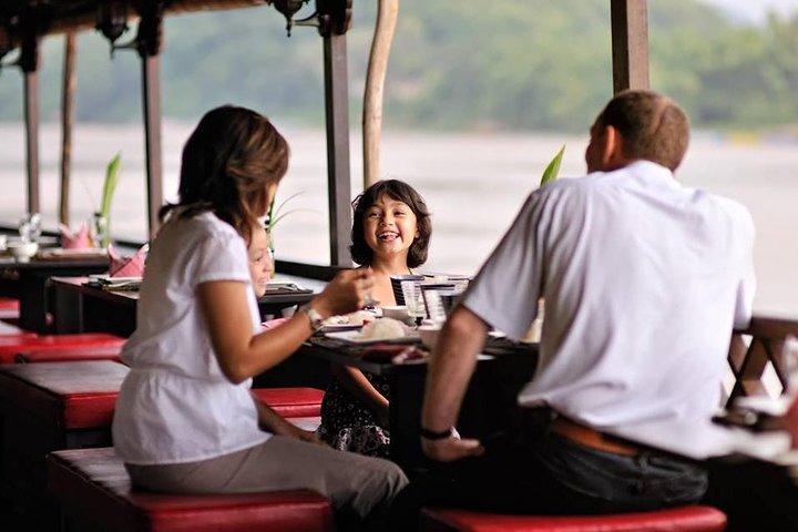 Jantar e Cruzeiro no rio Mekong