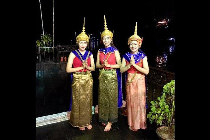 Spis og krydstogt på Mekong-floden